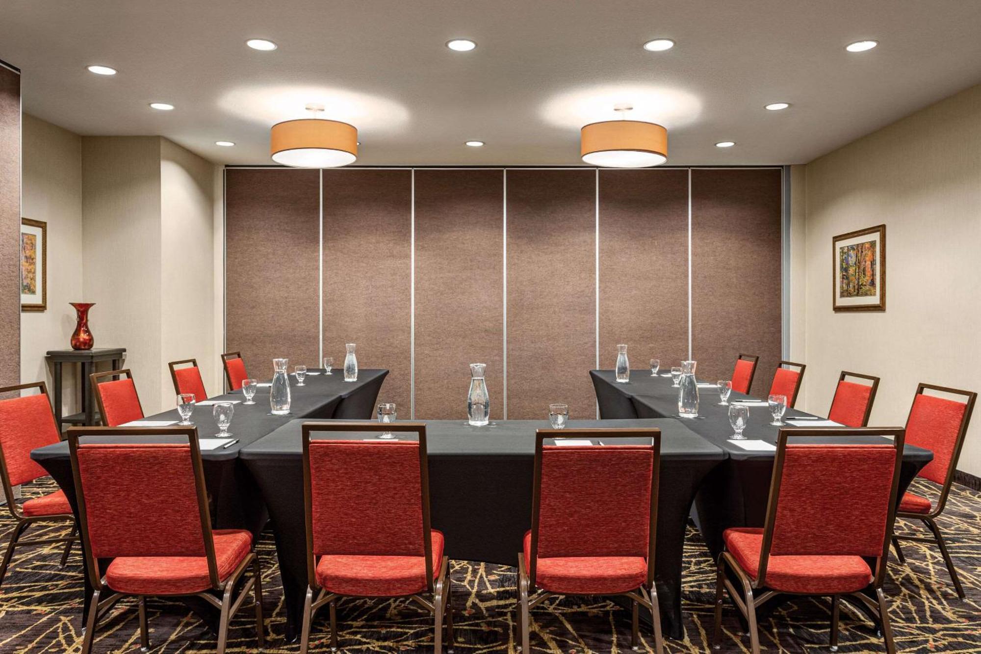Radisson Hotel Colorado Springs Airport ภายนอก รูปภาพ