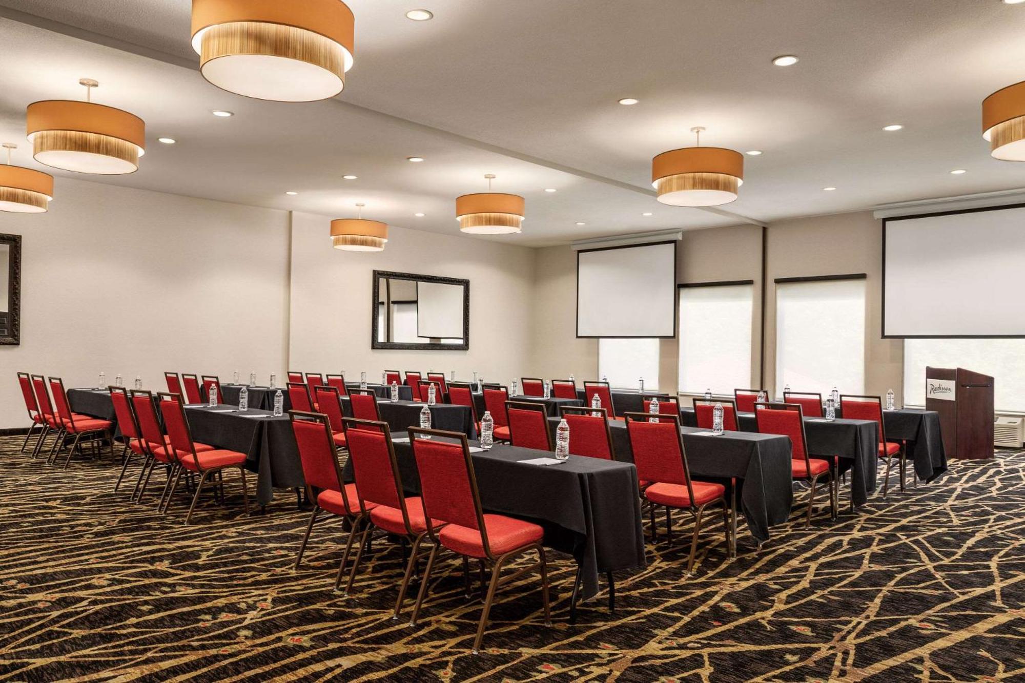 Radisson Hotel Colorado Springs Airport ภายนอก รูปภาพ
