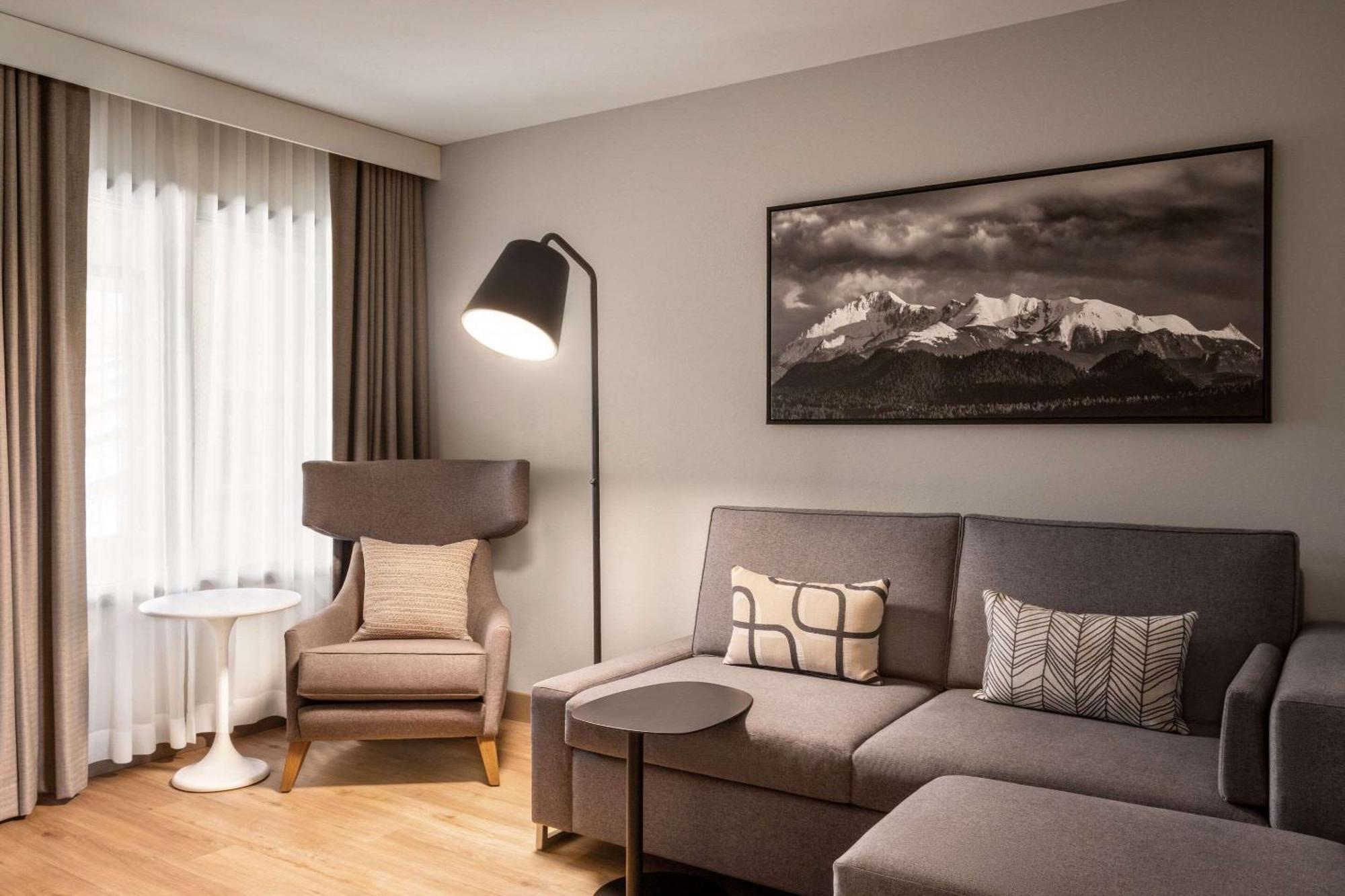 Radisson Hotel Colorado Springs Airport ภายนอก รูปภาพ