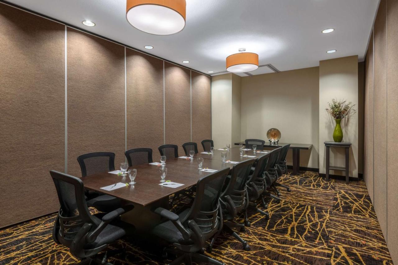 Radisson Hotel Colorado Springs Airport ภายนอก รูปภาพ