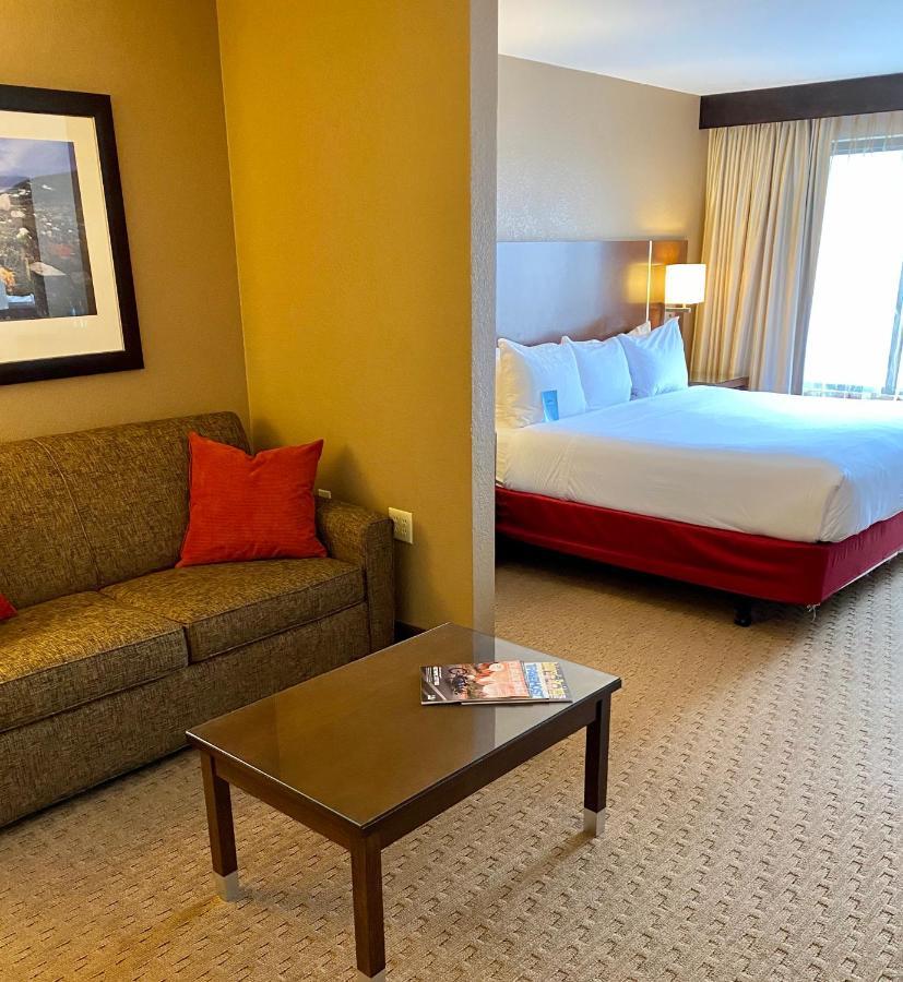 Radisson Hotel Colorado Springs Airport ภายนอก รูปภาพ